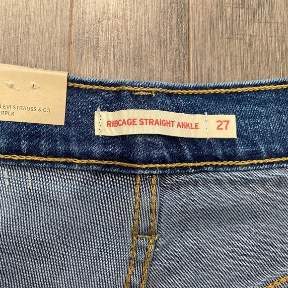 NWT Levi's Ribcage Straight Ankle Button Fly Jeans - Picture 6 of 11